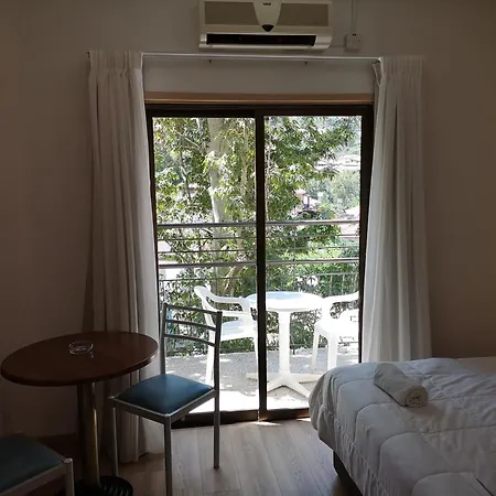Hotel Ekali 3*
