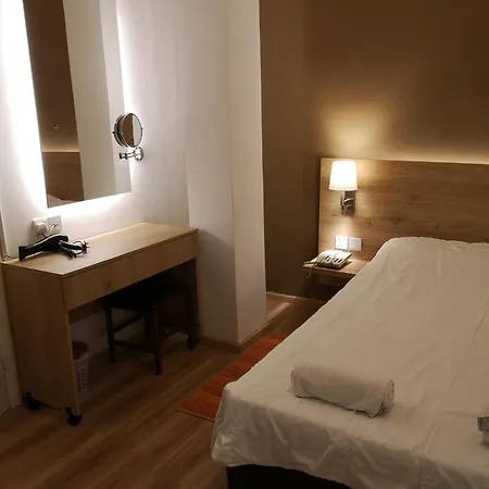 Hotel Ekali 3*