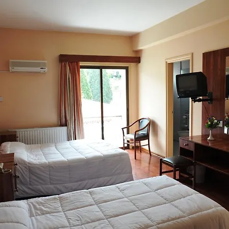 Hotel Ekali 3*
