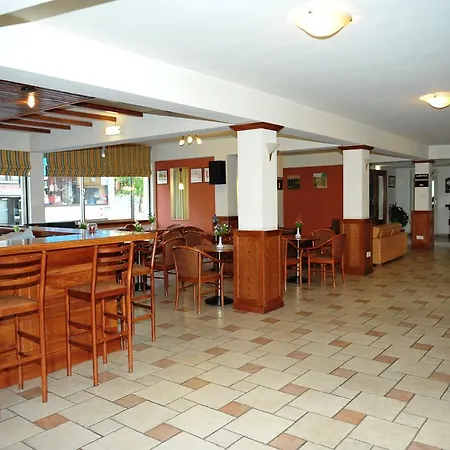 Hotel Ekali 3*